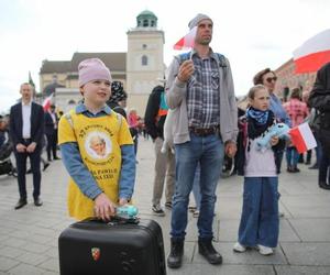 Narodowy Marsz Życia przez Warszawę. Organizatorzy mówią, że idą w obronie „poczętych dzieci zagrożonych aborcją”