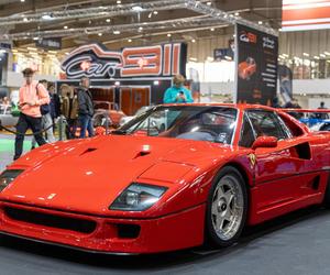  Czerwone ferrari warte 2,5 miliona euro w Poznaniu.