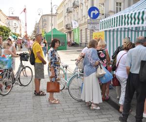 Rzemieślniczy Bazar w Kielcach. Były stoiska handlowe oraz atrakcje