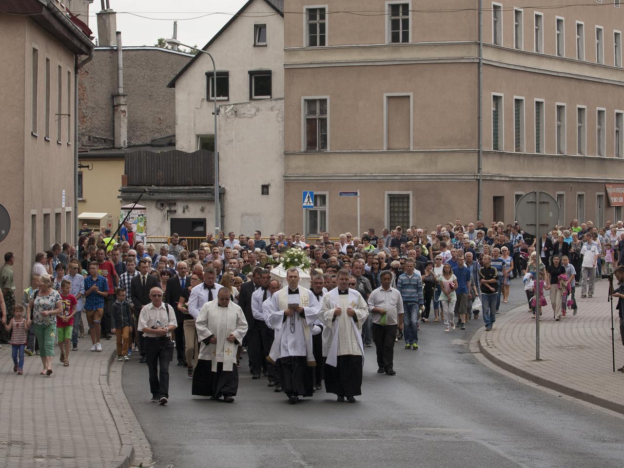 TYSIĄC ŁEZ NA POGRZEBIE KAMILKI.