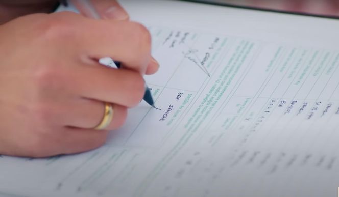 Melis ogłosi, że jest w ciąży z Egem i w ten sposób zmusi go do ślubu.