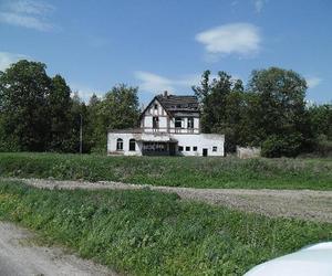 Dworzec w Żukowicach. Fot. Wikimedia Commons