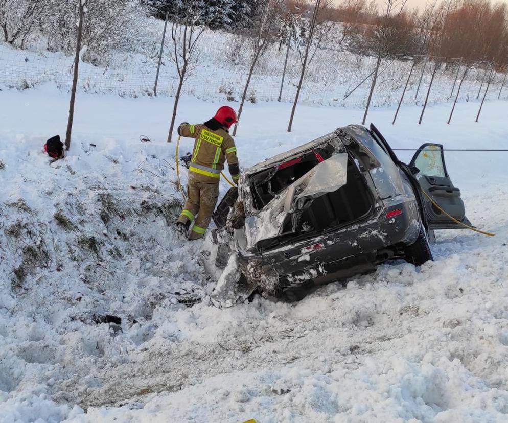 Spręcowo. Wypadek na DK 51. Auto dachowało w rowie [ZDJĘCIA]