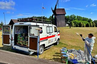 Remont wiatraków w Osiecznej 