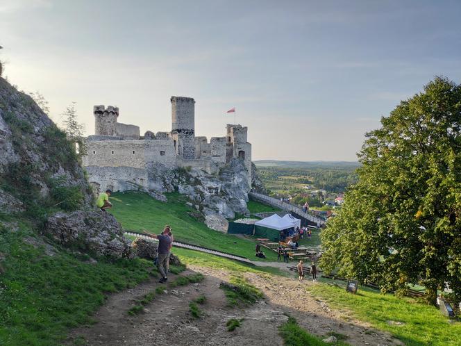 Zamek Ogrodzieniec. Tajemnicza warownia na mapie Polski