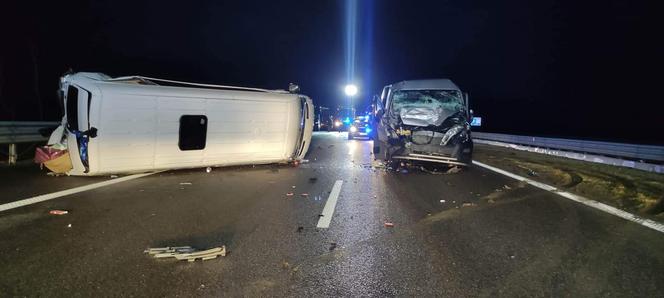 Zderzenie busów na autostradzie