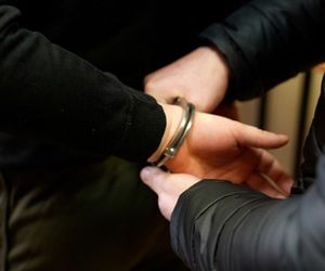 26-latek miał grozić śmiercią trzem osobom, posługując się niebezpiecznym narzędziem. Trafił do aresztu tymczasowego