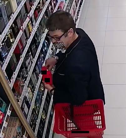 Złodziej drogich perfum poszukiwany! Policja z Nakła prosi o pomoc [ZDJĘCIA]