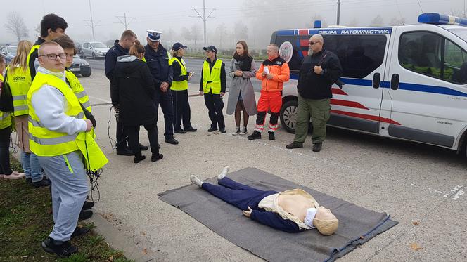 Rozbłyśnij rozsądkiem - załóż odblask - akcja policji w powiecie toruńskim