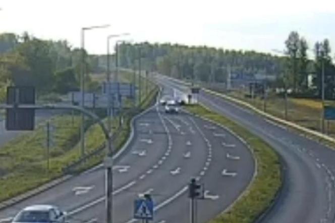Legnica. 58-latek z volkswagena zszokował innych kierowców. Wszystko się nagrało [ZDJĘCIA]