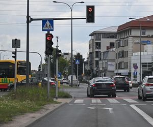 Monika Olejnik jedzie na czerwonym świetle, bo spieszy się do pracy