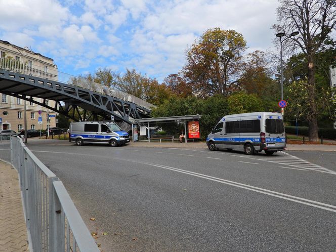 Pilna akcja służb przy Senacie. Na trawniku leżał „bezzałogowy statek powietrzny”
