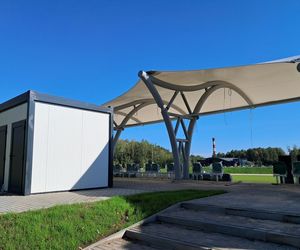 Budowa stadionu w Starachowicach. Na murawie już zielono