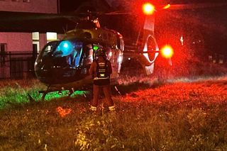 Warszawa. Auto wjechało w ogrodzenie szkoły. 8 osób rannych, w tym sześcioro dzieci