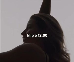 Julia Wieniawa promuje nową piosenkę w samej bieliźnie. Tylko spójrzcie na te nagrania!