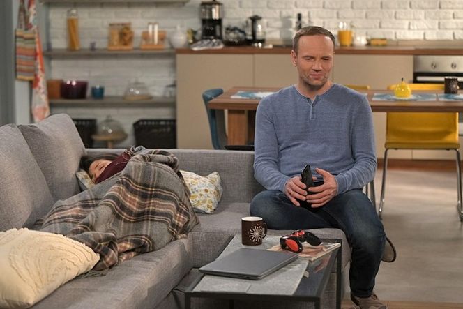 Pierwsza miłość, odcinek 4022: Kinga (Aleksandra Zienkiewicz),  Janek (Maciej Mikołajczyk)