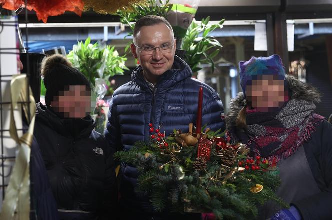 Prezydent Andrzej Duda podczas przedświątecznych zakupów na Nowym Kleparzu w Krakowie