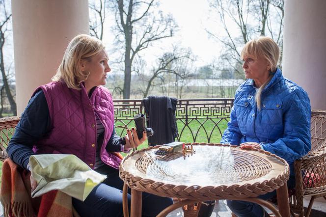 To nie koniec świata 2 sezon odc. 25. Nora (Ewa Konstancja Bułhak), Halina (Dorota Pomykała)