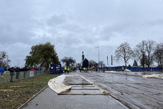Widowiskowy przejazd Sokoła w Gdyni. Te zdjęcia zapierają dech w piersiach!