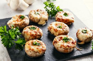 Pieczarki faszerowane – niezawodny przepis na wegetariański hit!