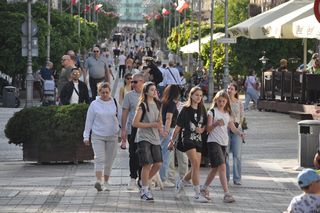 Majówka 2024 w Kielcach. Tłumy spacerujących i rowerzystów na ulicach miasta. Jak mieszkańcy spędzają długi weekend?