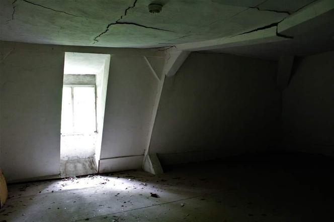 Pałac Rechenbergów w Sławie lata świetności ma już za sobą. Obecnie niszczeje i straszy