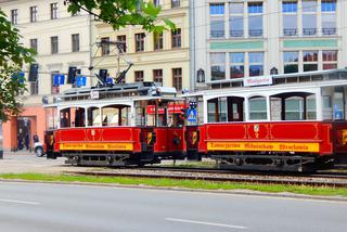 Tramwaj Jaś i Małgosia mknie przez Wrocław [ZDJĘCIE]