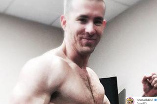 Ryan Reynolds bez koszulki wygląda oszałamiająco! Zdjęcia opublikował jego trener!