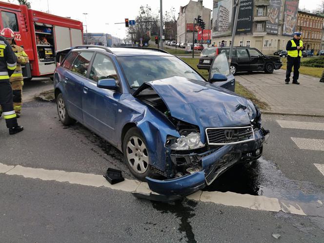 Wypadek na Placu Poznańskim. Jedna osoba trafiła do szpitala