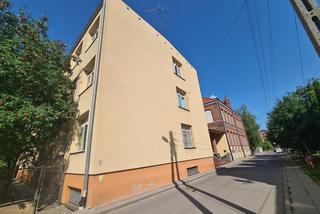 Parking dla niepełnosprawnych na samym końcu parkingu