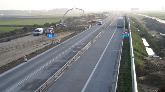 A1 w Łódzkiem: Kierowcy mają już do dyspozycji cztery pasy ruchu! Na którym odcinku autostrady?