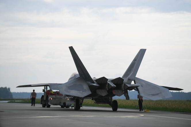 Łódzkie. Już 12 myśliwców F-22 Raptor stacjonuje w Łasku!