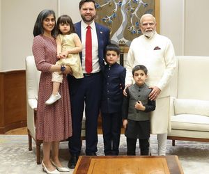 Rozmowy pokojowe w Delhi. Wiceprezydent USA Vance: Rosja i Ukraina będą musiały dokonać wymiany terytoriów.