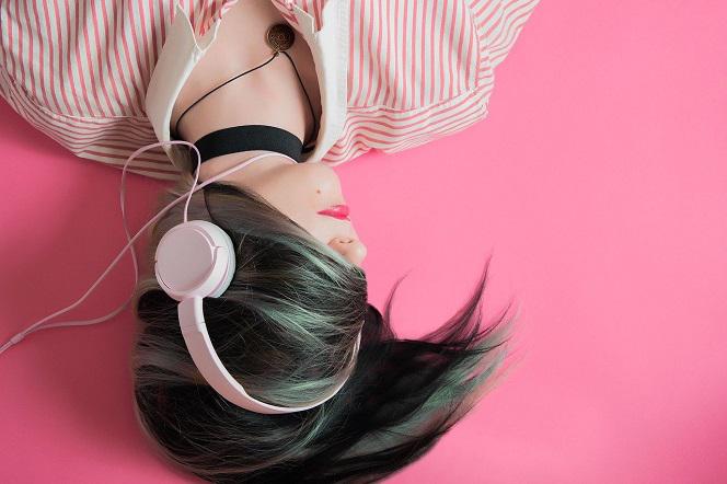 5 powodów, dla których warto słuchać muzyki. Posłuchaj #zostańwdomu 