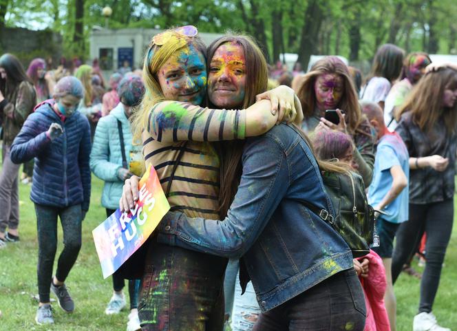 Lublin „wybuchł” kolorami. Holi Festival nad Zalewem Zemborzyckim