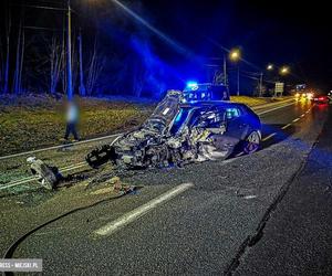 Z samochodów zostały wraki, dwie osoby ranne