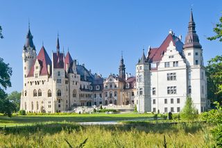 Zamek w Mosznej: od sanatorium do czarującego hotelu – fascynująca metamorfoza