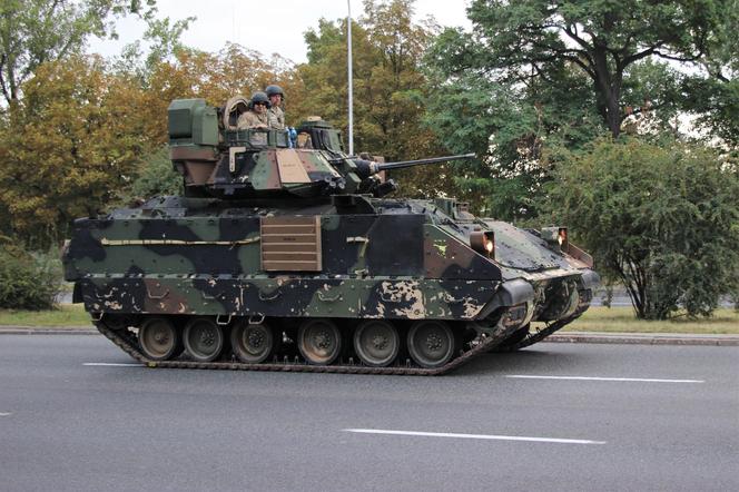 Amerykański bwp M2 Bradley - próba defilady 2024