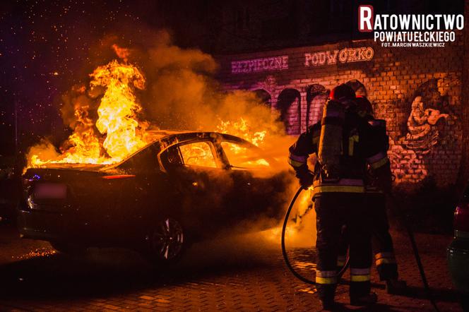 Spektakularne i przerażające! Zdjęcia płonącego auta wbijają w fotel