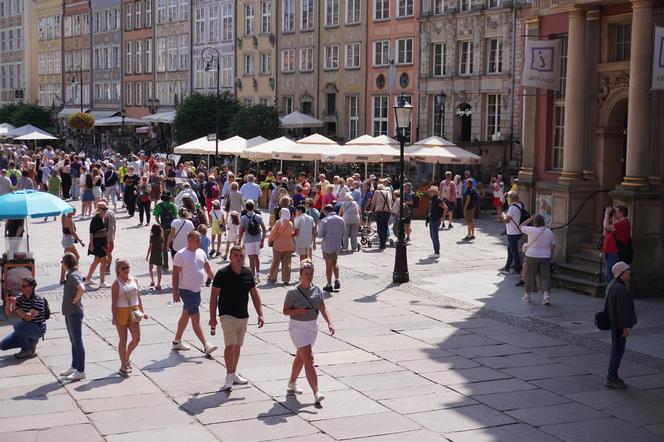 Tłumy turystów w Gdańsku. Ulice pękają w szwach