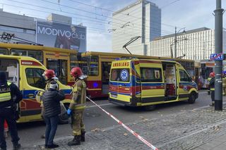 Groźny wypadek w centrum Łodzi. Zderzenie tramwajów na Piotrkowskiej, 12 osób poszkodowanych!