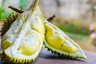 Durian i alkohol: czym to grozi?