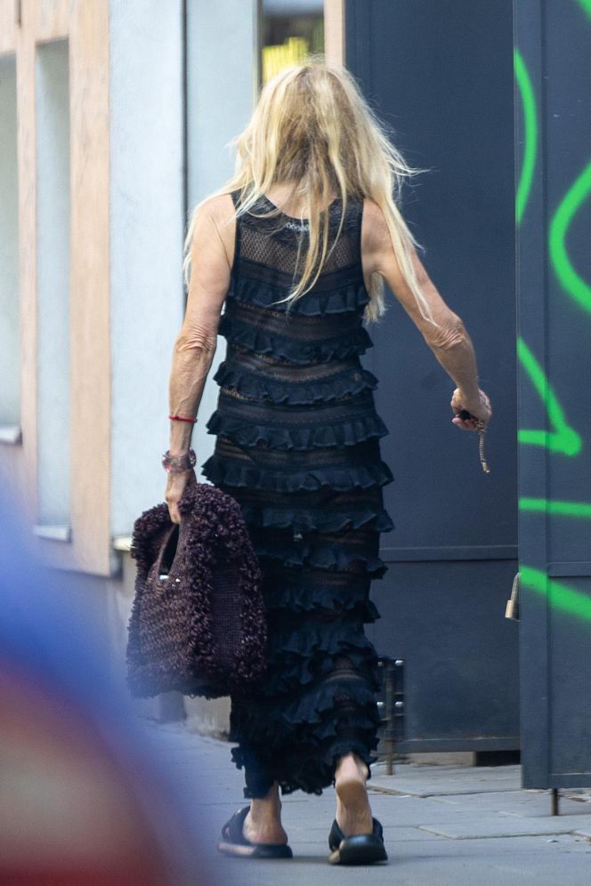 Monika Olejnik. W falbanach pogubiła pranie