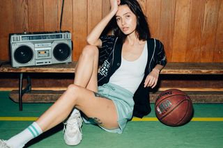 Modowa podróż do przeszłości. Pinterest ujawnił najsilniejszy trend nadchodzących miesięcy