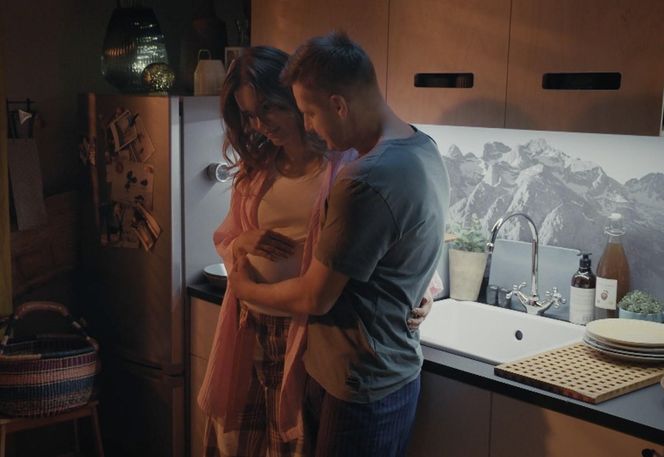 M jak miłość, odcinek 1855: Franka i Paweł poczują pierwsze ruchy dziecka. To będzie wzruszająca chwila - ZDJĘCIA