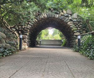 Letni spacer w zielonym sercu Bydgoszczy. Ogród Botaniczny UKW zaprasza!