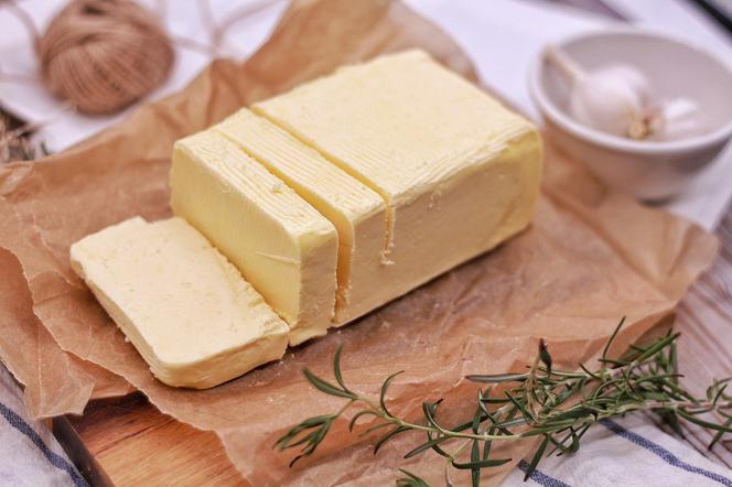 Ceny masła mogą drastycznie wzrosnąć. Dlaczego tak się dzieje?