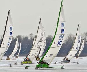 Polscy żeglarze lodowi rozbili bank z medalami w mistrzostwach świata i Europy rozegranych w Estonii. 