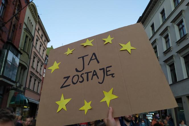 Toruń zostaje w Europie! Przeciwnicy Polexitu wyszli na ulice [ZDJĘCIA]