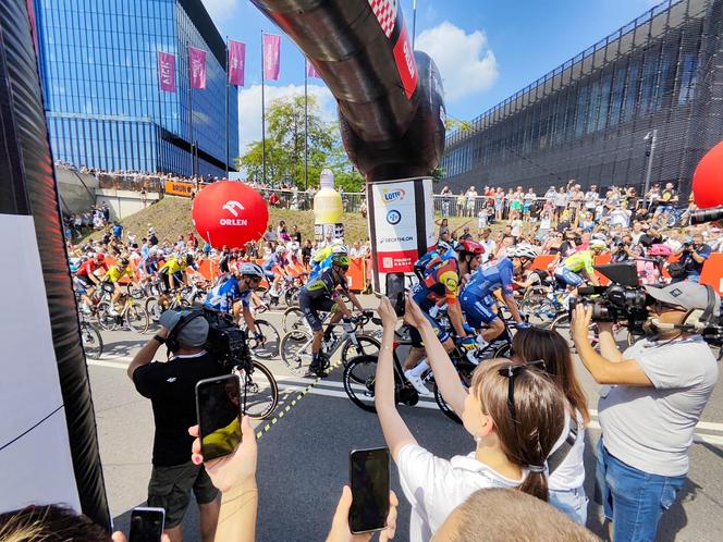 Tour de Pologne w Katowicach. Kolarze bawią się z kibicami